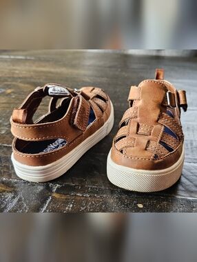 OshKosh B'gosh, Boy's Cilan Sandal, Brown, Toddler Boys' Size 8m